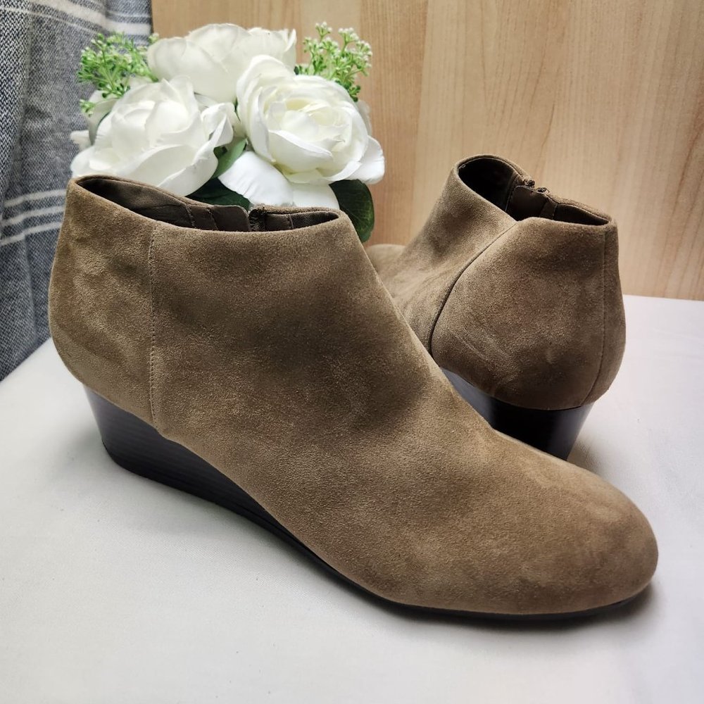 Easy spirit, Ankle Brown Suede Boot, Size 10.